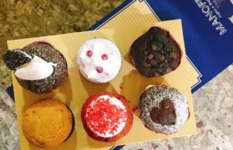 韓国ソウルの地下鉄を利用したことがある方なら一度は見たことがあるカップケーキ専門店!見た目も可愛く味もおいしい『마노핀(MANOFFIN)』をご紹介^^
