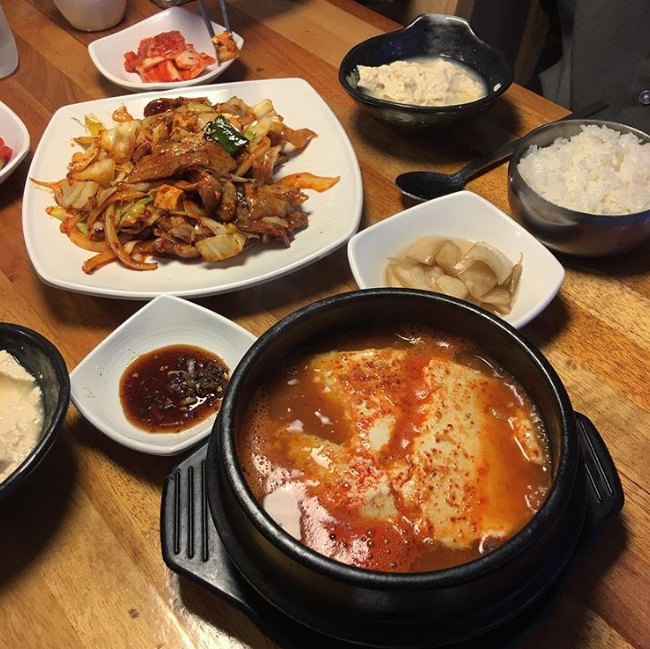 伝統を感じてみよう！韓国の伝統的な定食を楽しめる韓食グルメを紹介