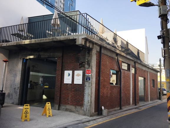 古い町工場がオシャレなカフェに大変身 ソウルの聖水洞 ソンスドン 周辺がアツい 韓国情報メディア Kasioda カシオダ
