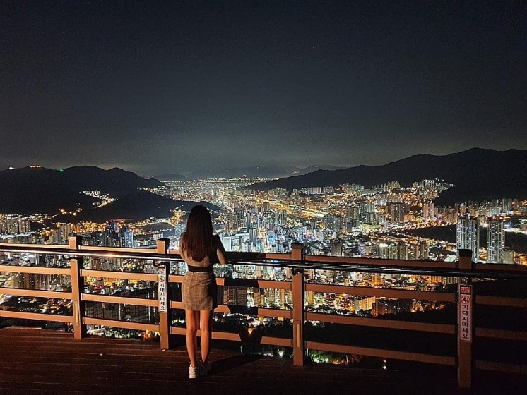 釜山(プサン)のおすすめ夜景スポット 荒嶺山(ファンリョンサン) の画像