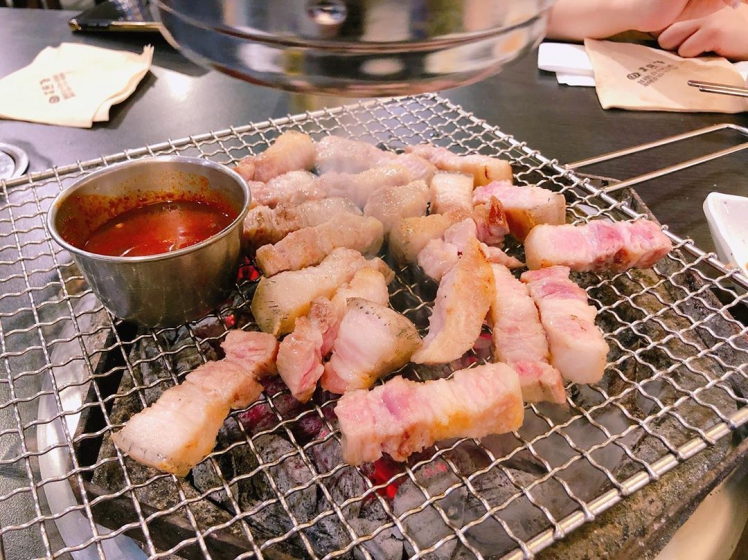 明洞で日本語対応の人気のサムギョプサル（焼肉）屋さん黒豚家（フットン）の画像４