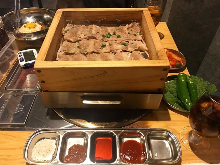 新大久保で人気の焼肉・サムギョプサル屋さん「9”36(ギュウサム)」の画像
