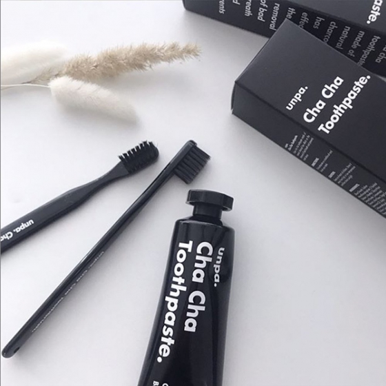 黒い歯磨き粉UNPACOSMETICS(オンパコスメティクス)の画像
