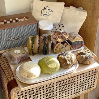 UGLY BAKERY