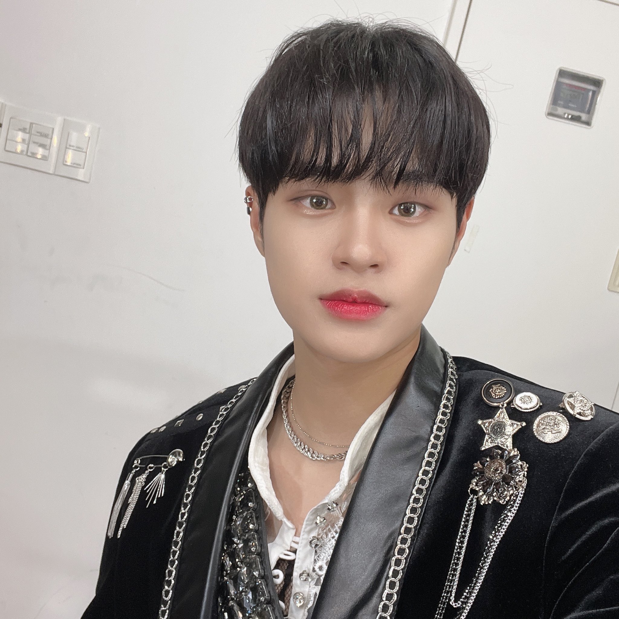 AB6IX(エービーシックス)デフィ】元Wanna Oneメンバー！AB6IXのマンネ 