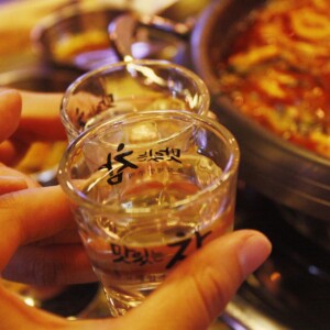 韓国の飲み会マナーとは？日本との違いや知っておきたい礼儀を紹介